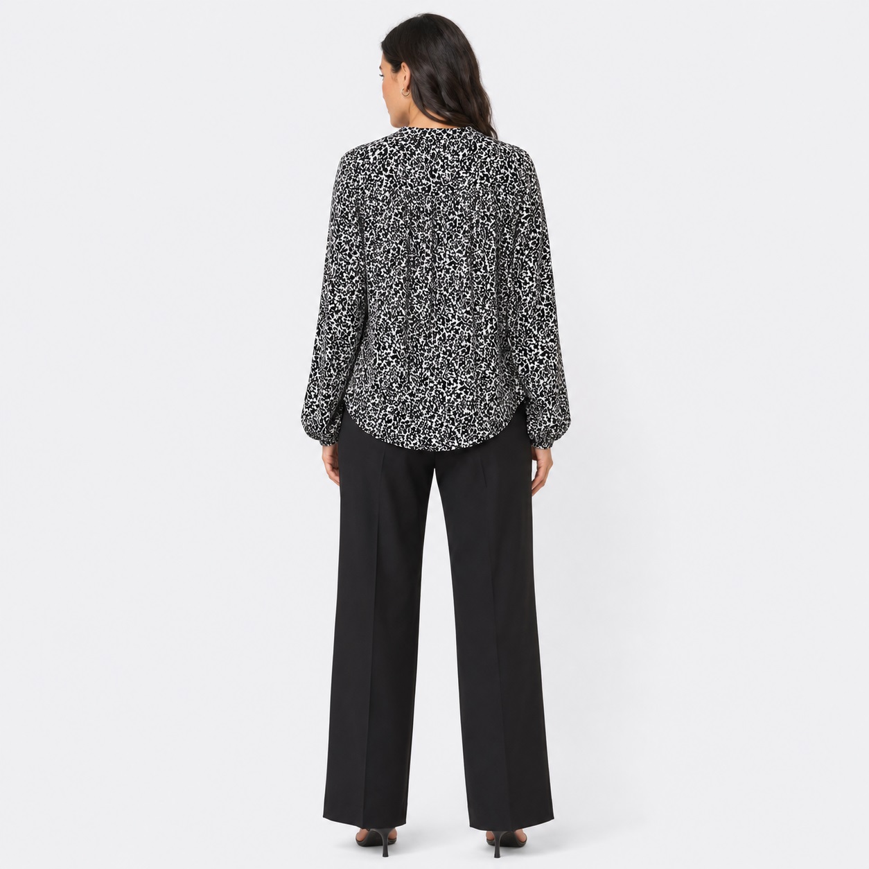 Vince Camuto - Lucent White V-neck Long Sleeve Blouse - Image 2