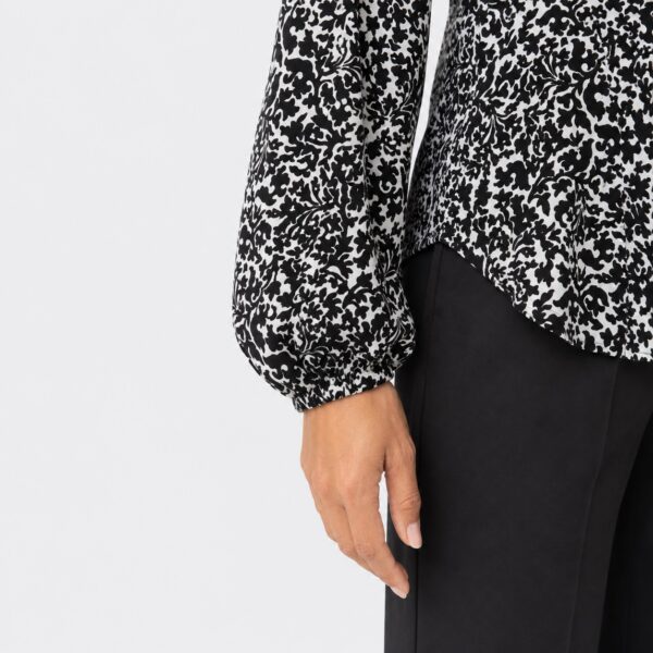 Vince Camuto - Lucent White V-neck Long Sleeve Blouse - Image 4