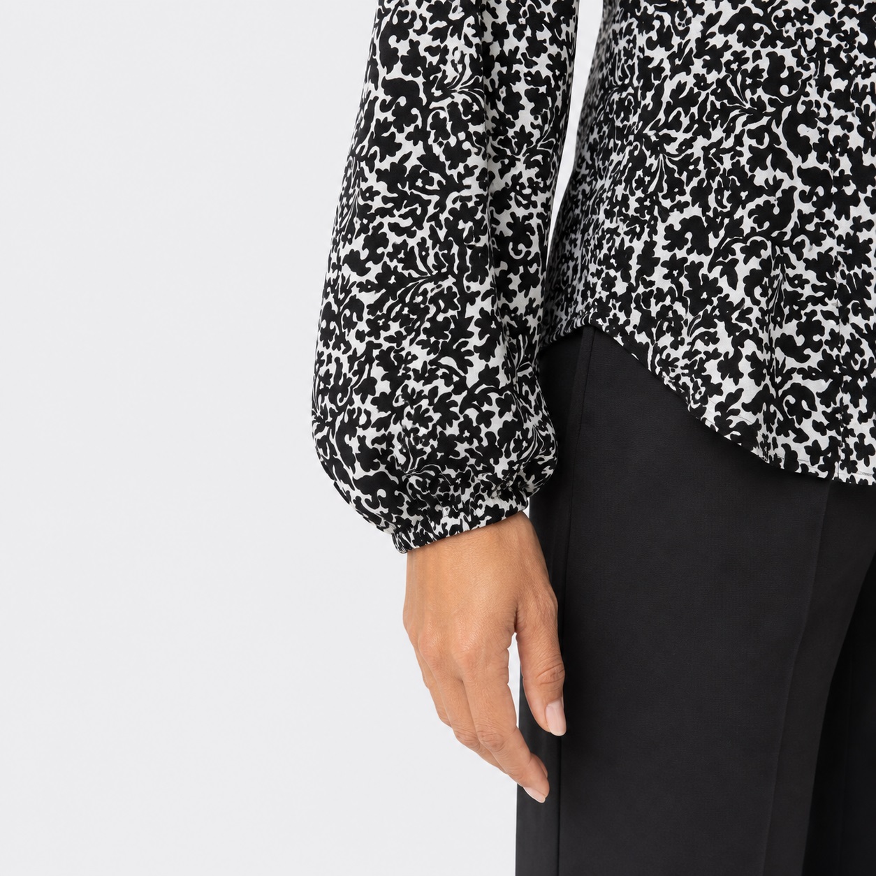 Vince Camuto - Lucent White V-neck Long Sleeve Blouse - Image 4